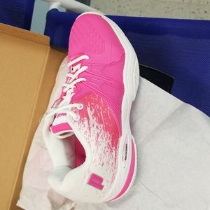 Womens tennis shoes